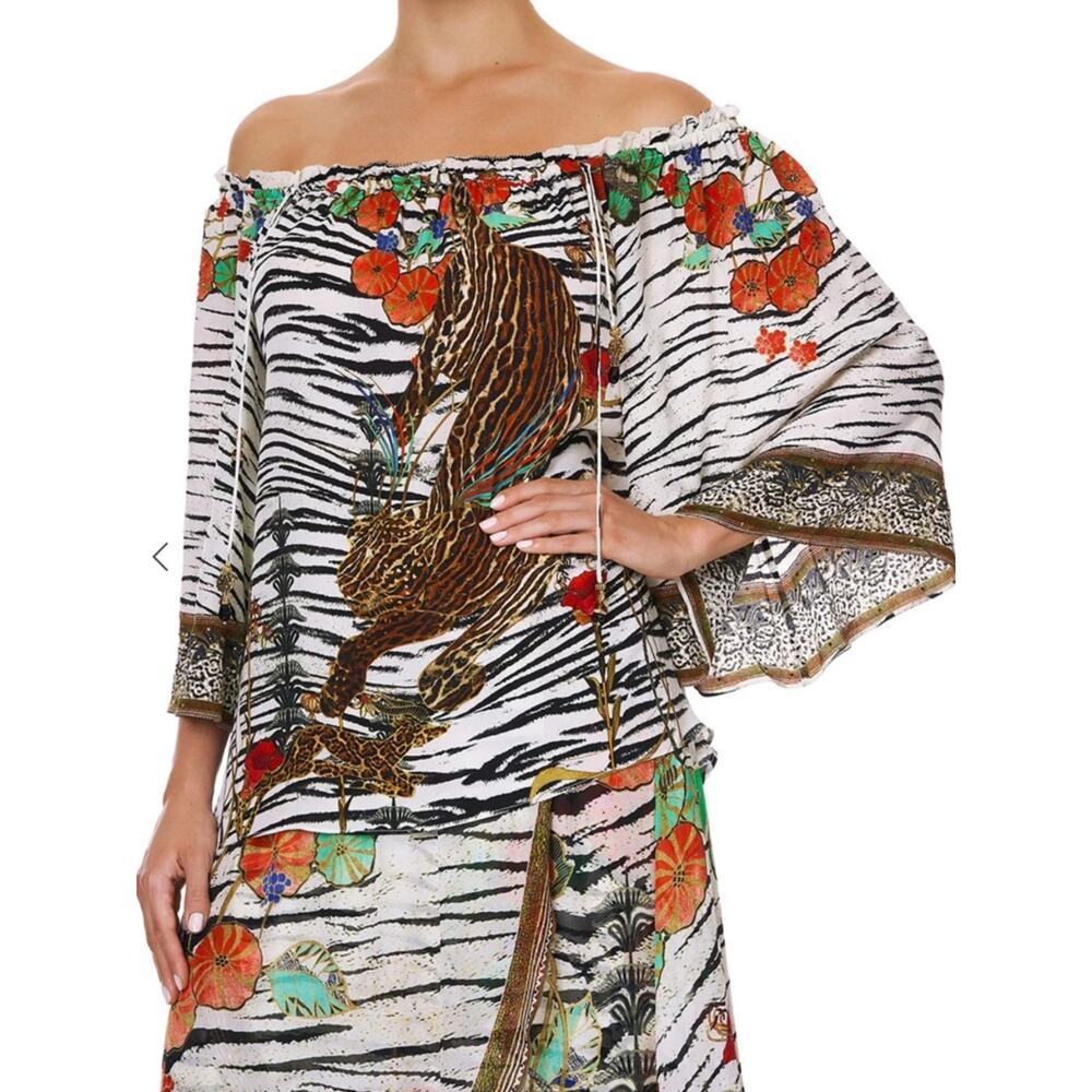 Camilla Off Shoulder Flare Blouse
Cosmic Conflict leopard silk sz XS